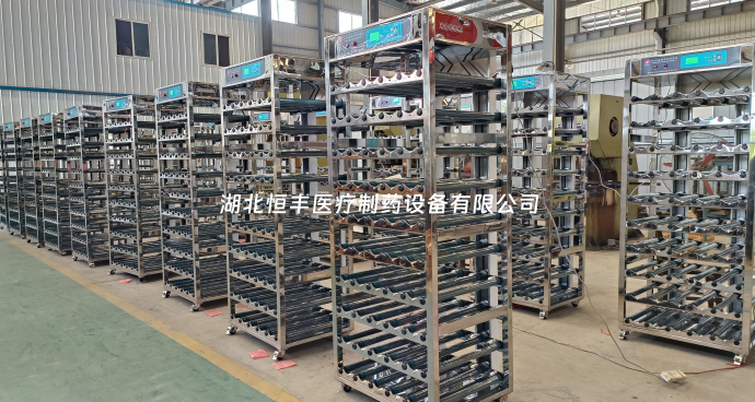 一批轉(zhuǎn)瓶機順利交貨