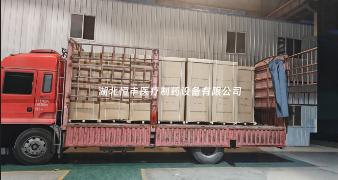 一批轉(zhuǎn)瓶機順利交貨